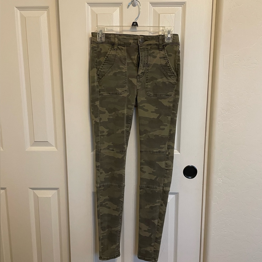 American Eagle camouflage high rise jegging